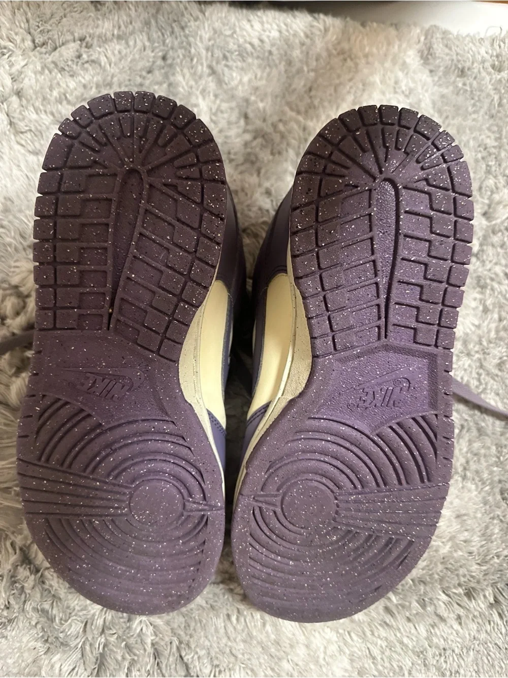 Nike Kids/women’s Low-Top Sneakers in Purple and Cream